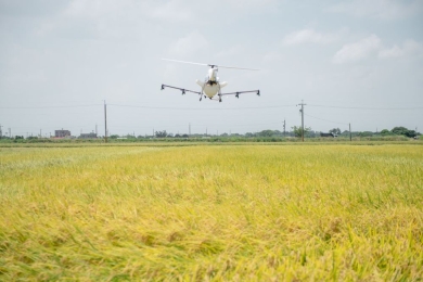 Yilan University Smart Agriculture Team Train Local Youth to Operate Drones (In Chinese)