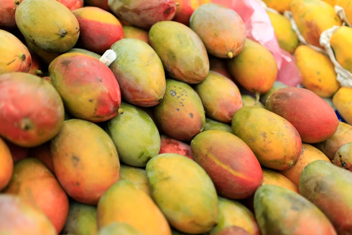 Mango trade picks up again in Rajshahi after Eid break