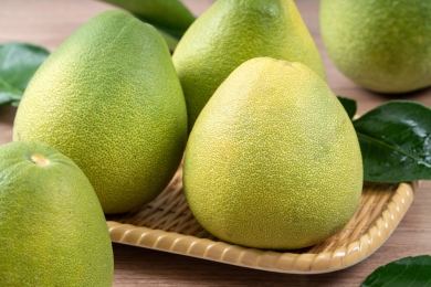 Plum rains can bring mites and bugs to pomelos